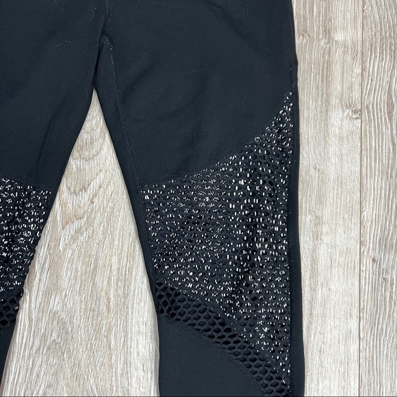 Fabletics Black Workout Capris Size Large - Picture 4 of 8